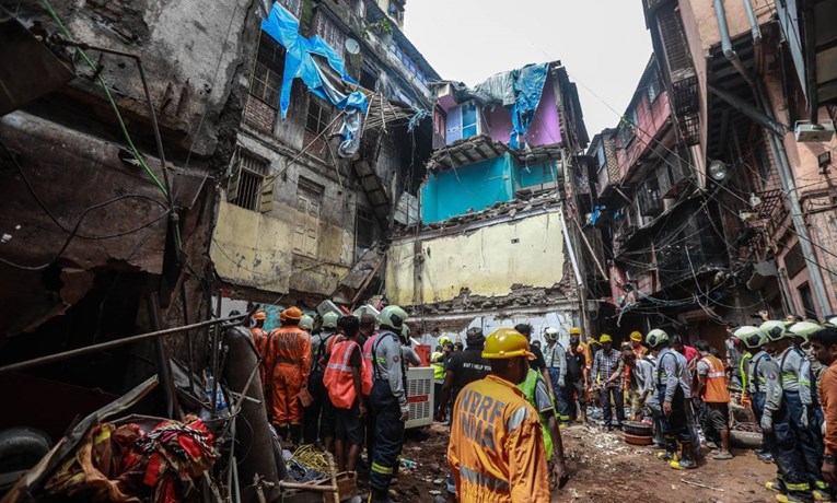 Završena akcija spašavanja iz urušene zgrade u Mumbaiju, 13 poginulih